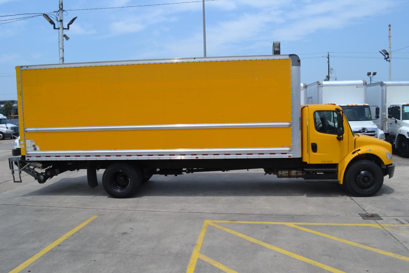 2018 YELLOW /BLACK FREIGHTLINER M2-106 with an CUMMINS B6.7L 220HP engine, ALLISON 2200RDS AUTOMATIC transmission, located at 9172 North Fwy, Houston, TX, 77037, (713) 910-6868, 29.887470, -95.411903 - Photo#3